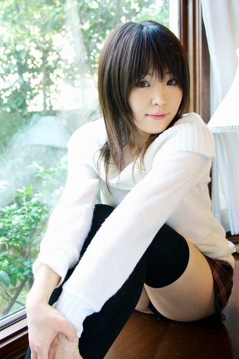 ニーソ履いてる女の子の太もも・パンチラ画像まとめ 28