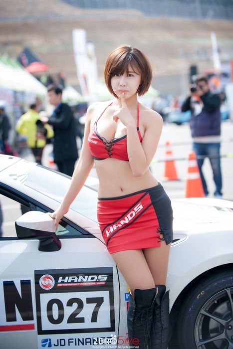韓国のレースクイーンの抜けるエロ画像 18