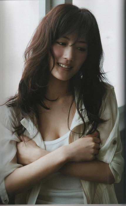 綾瀬はるかの巨乳おっぱいがエロい画像 17