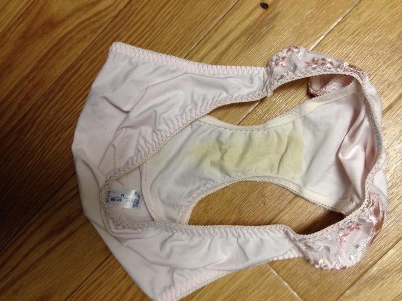 素人のシミ付きパンティ・下着って異常に興奮するよね 11