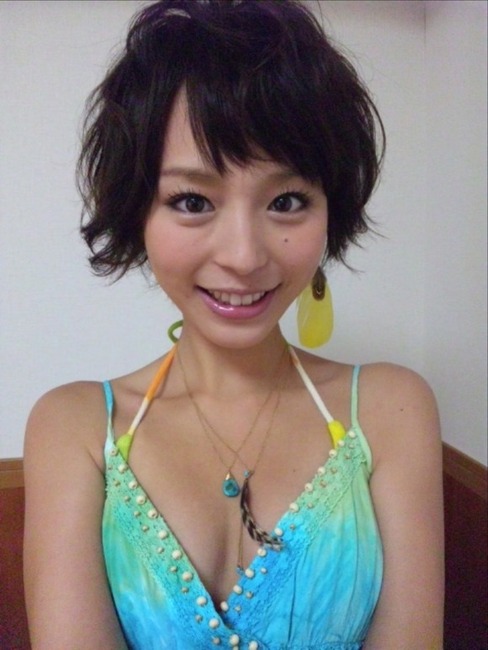 オナニーが捗る人気アイドルのエロ画像30枚　AKB48・平野綾など 27