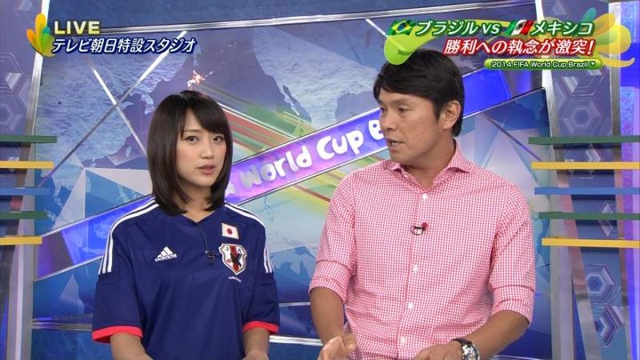 竹内由恵女子アナウンサーのサッカー日本代表コスプレが可愛い 8