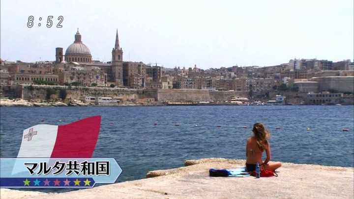 白人モデルの水着姿がエロいキャプ画像 4