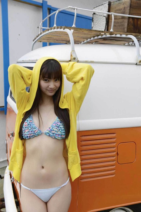 細みずきにはたまらない新川優愛の水着画像 9