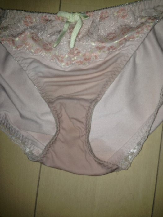 素人のシミ付きパンティ・下着って異常に興奮するよね 8