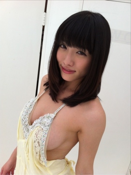 石原さとみ似の巨乳グラビアアイドル今野杏南の自撮りエロ写メ・画像 17