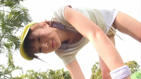 おかもとまりのパンツ丸見え衣装がエロい 24