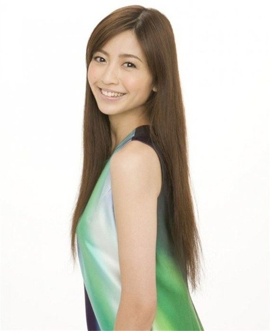 片瀬那奈が何もしなくてもやらしいのでキスしたくなるエロ画像 24