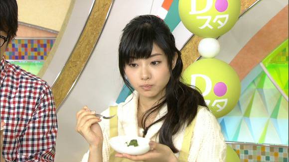 石原さとみの笑顔が可愛いエロキャプ画像まとめ 17