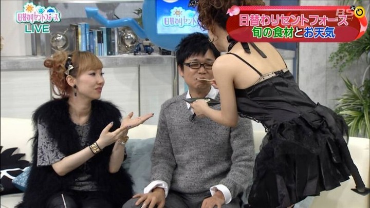 美馬怜子 お天気キャスターがハロウィンコスプレで胸の谷間を出してるエロ画像 23