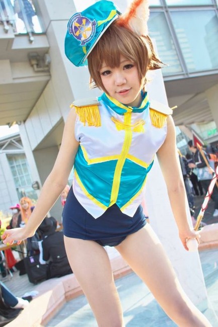 パンツ見えそうな素人コスプレイヤーのエロ画像 20