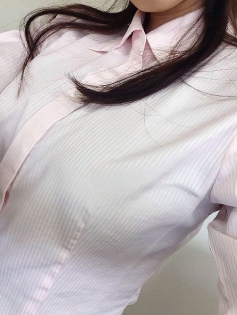 胸の膨らみがすごいお姉さんの自撮りエロ写メ・画像 29