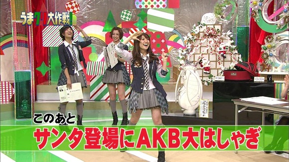 AKBや女子アナのパンチラ、胸チラがエロいTVキャプ画像40枚 32