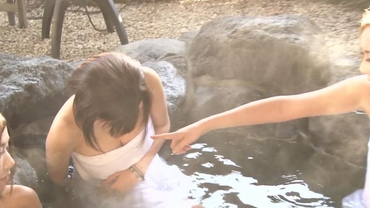 雛形あきこの胸の谷間がエロ過ぎる画像 20