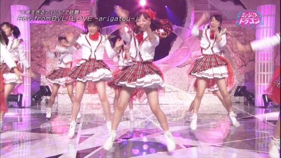 橋本環奈さんがライブ中にパンチラしてるエロ画像50枚 27