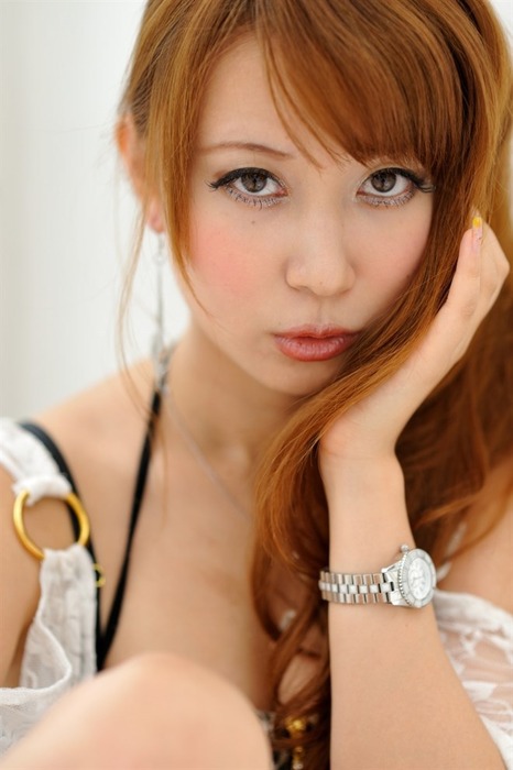 夏川マノンの美脚、太ももがセクシーな画像 26
