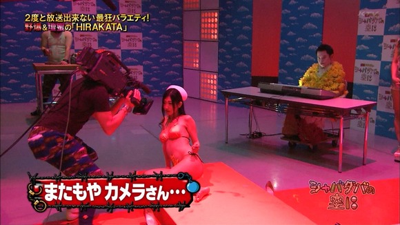 壇蜜が股を開いてエッチな車庫入れしてるエロ画像 22