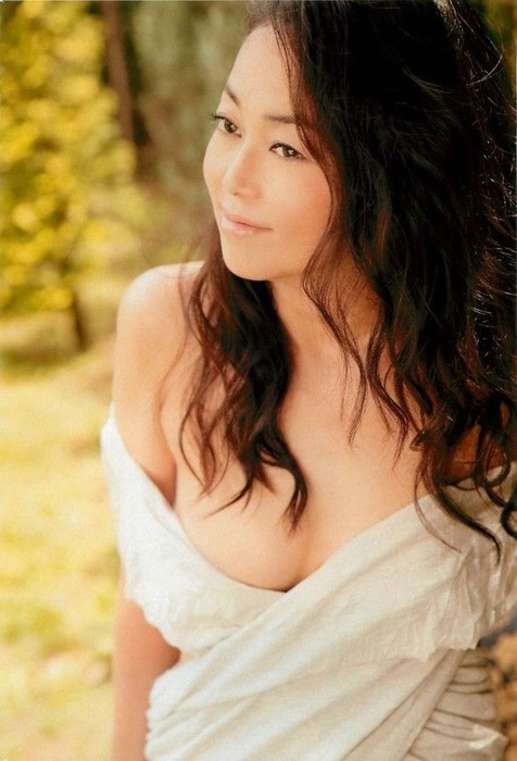 元オセロ中島がセミヌードになってるエロ画像 11
