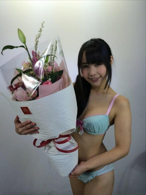 人気AV女優の自撮りエロ写メ、撮影会がすごい！ 20