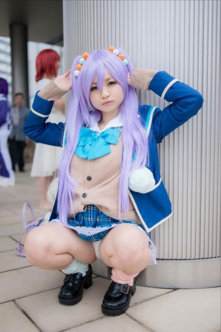 パンツ見えそうな素人コスプレイヤーのエロ画像 24