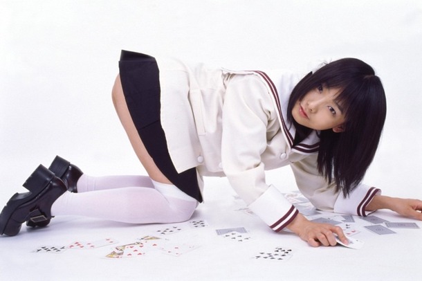 ニーソックス履いてる女の子の太もも、パンチラ画像 3