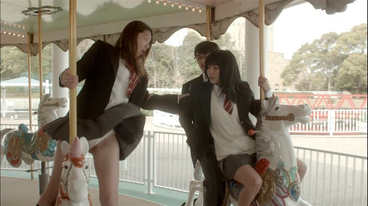 夏帆が制服姿で開脚パンチラしてるエロキャプ画像 27