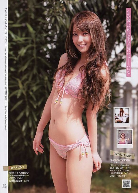 佐々木希の水着やサンタコスプレがエロい画像40枚 29