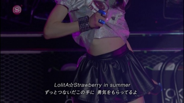 TVで見えたパンチラや胸チラしてる芸能人・アイドルのエロ画像50枚 17