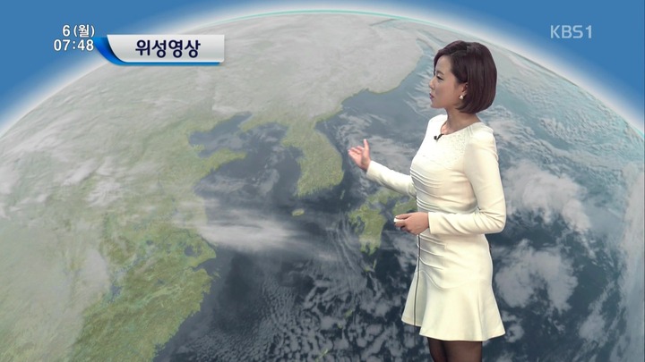 韓国のお天気お姉さんのミニスカートがエロい画像 7
