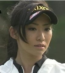 行列のできる法律相談所で宮田志乃　女子プロゴルファーがパンチラしてるお宝エロキャプ画像 4