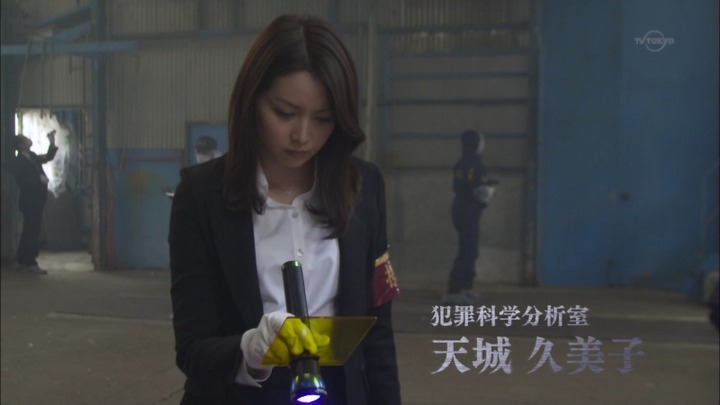 佐藤めぐみ 女優がスーツ姿でパンチラしてるエロ画像 6