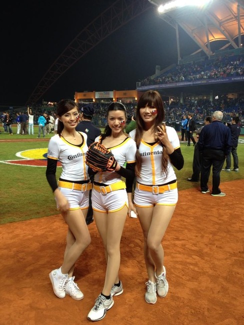 【画像・動画あり】ベイスのチアが物凄くエロい 20