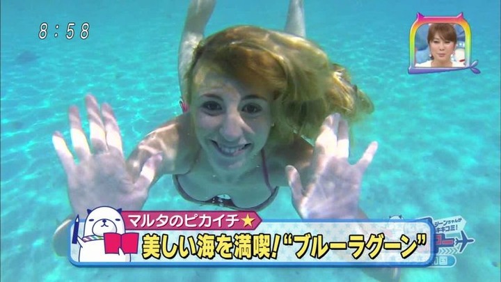 白人モデルの水着姿がエロいキャプ画像 21