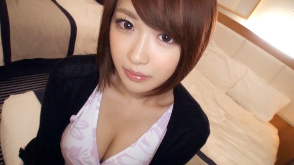 ショートで巨乳なお姉さんの乳首をコリコリしてハメ撮り