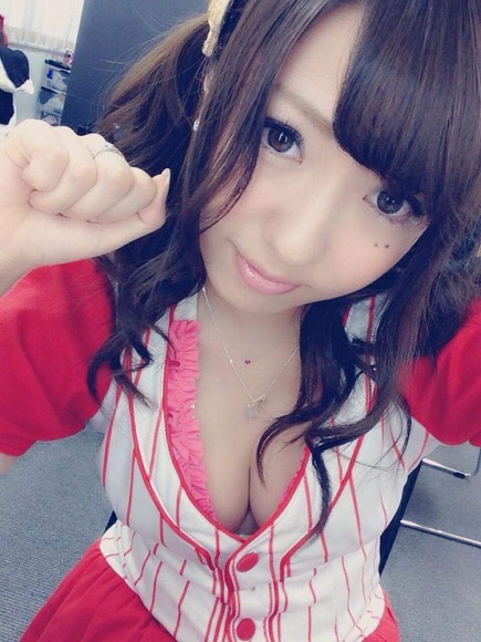 富永一葉のコスプレ自撮りが抜けるエロ画像 27