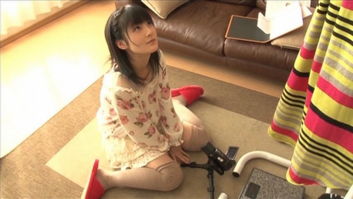 ももちが胸チラしてるエロ画像まとめ 11