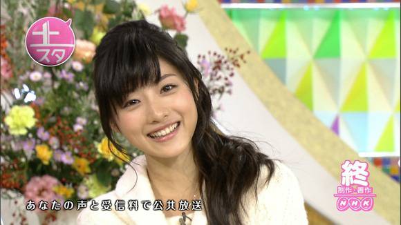 石原さとみの笑顔が可愛いエロキャプ画像まとめ 32