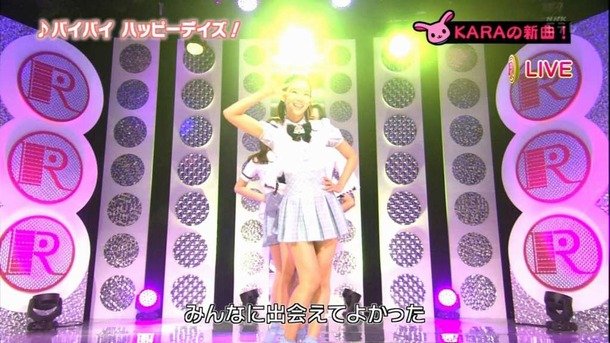 KARAが新曲ライブでミニスカパンチラしてるエロ画像 12