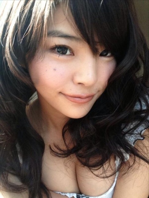 片桐えりりか　Eカップ巨乳AV女優が手ブラしてる自撮りエロ写メ・画像まとめ30枚 20