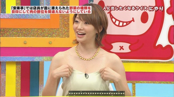 眞鍋かをりの胸の谷間や黒パンストがエロいキャプ画像30枚 3