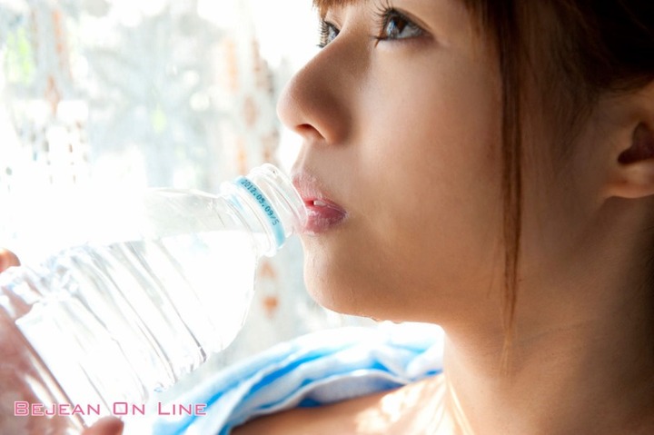 アイドルAV女優 瑠川リナのミニスカニーソがエロい画像40枚 13