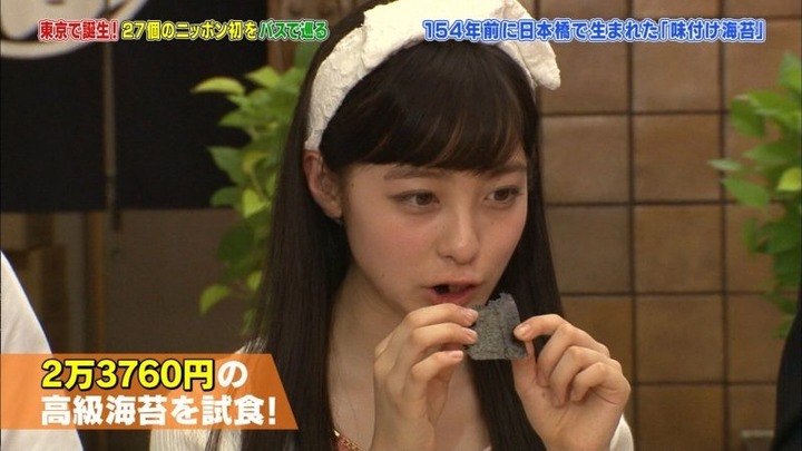 橋本環奈ちゃんがミニスカ衣装でパンチラしそう 23