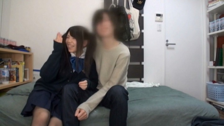 ナンパして家に連れ込んだ女の子をハメ撮りしてるエロ画像 15