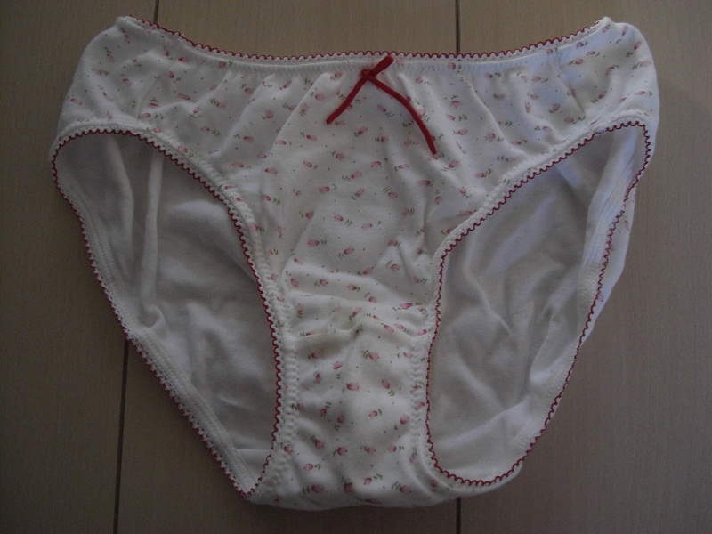 素人のシミ付きパンティ・下着って異常に興奮するよね 18