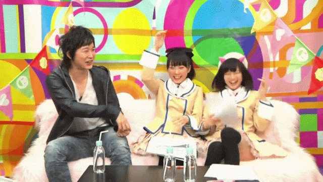 NMB48や人気アイドルがパンチラしてるエロGIF画像20枚 13