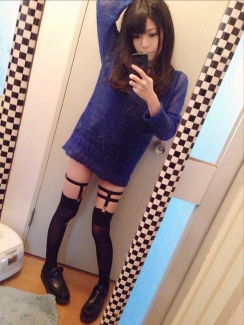くびれがエロいコスプレイヤーの自撮りエロ写メ・画像30枚 14