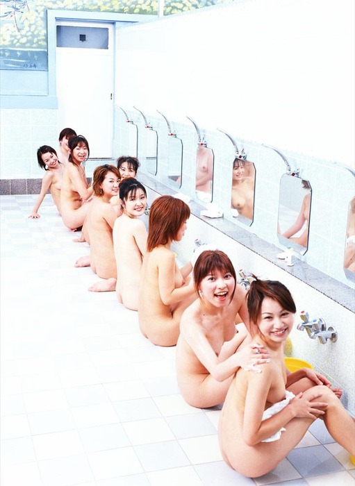 全裸・ヌードになってる女の子の集合写真30枚 20