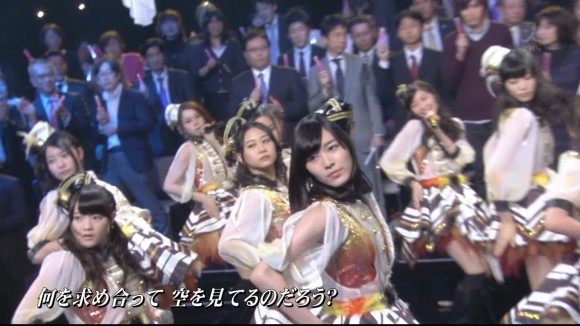 AKB48がLIVE中にパンチラしてるエロキャプ画像30枚 21
