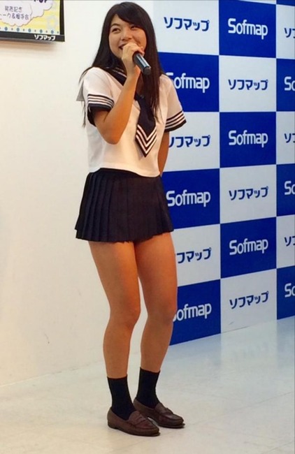 芹沢潤のミニスカセーラー服がエロい画像 7