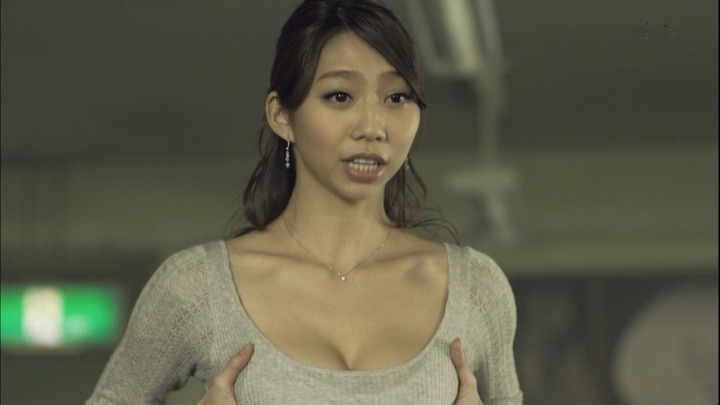 小泉麻耶が胸の谷間全開で誘惑してるエロ画像 9